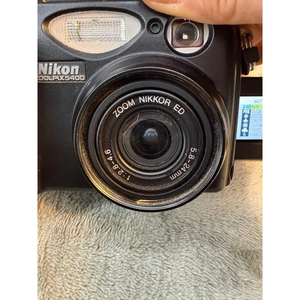 Nikon Coolpix 5400 Digital Camera Bundle Battery Charger SD Card Tripod Case